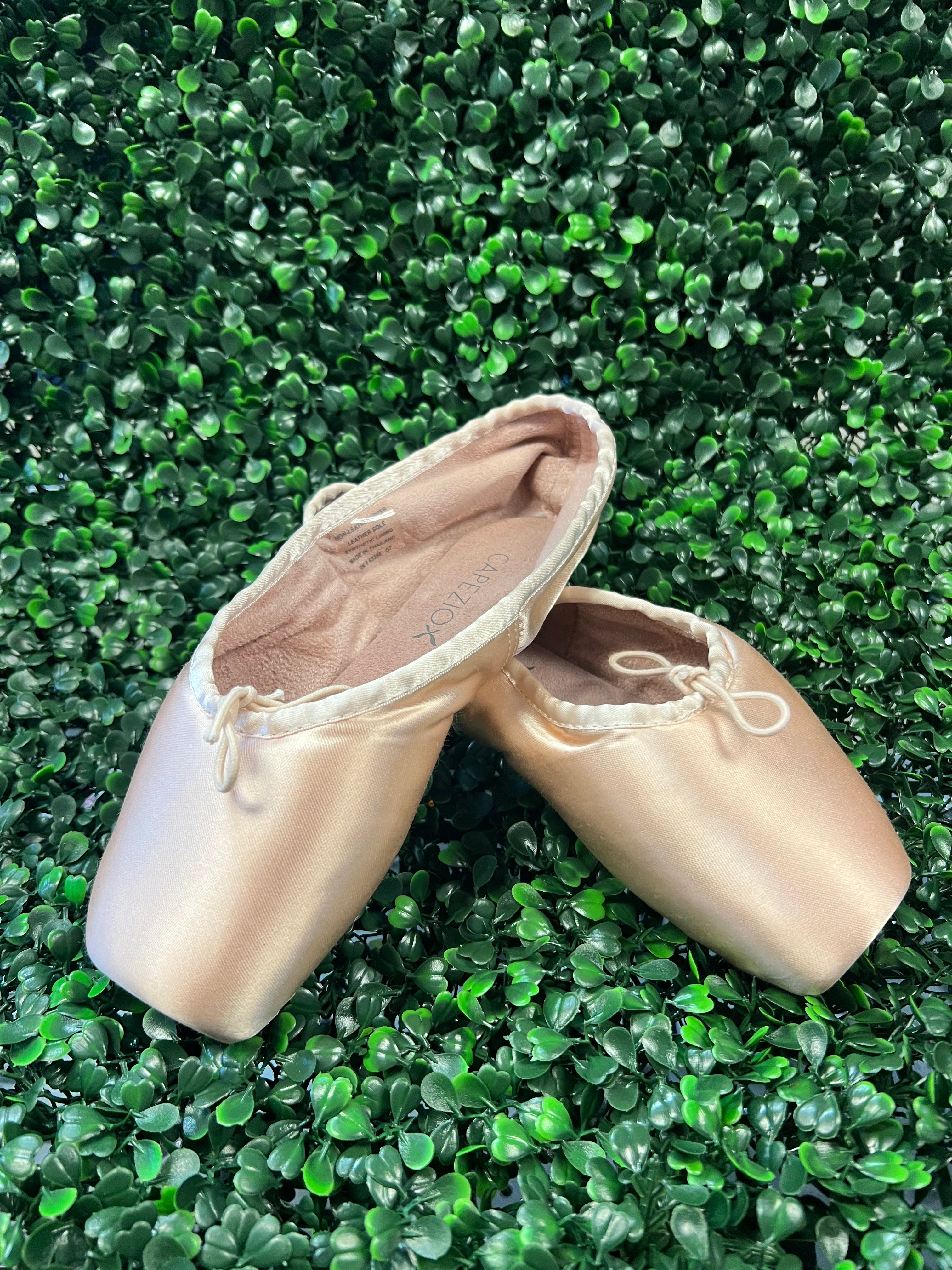 Capezio Kylee Pointe Shoes #1140 – Tightspot Dancewear Center Capezio Kylee Pointe Shoes #1140 – Tightspot Dancewear Center