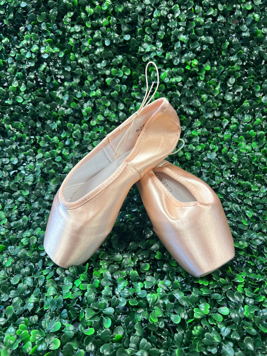 Gaynor Minden Classic Fit Pointe Shoes: USA MADE