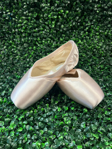 Tights  On Pointe Dancewear - Offering the best in dance apparel, shoes, &  accessories for the Seattle and Bellevue/Eastside dance community