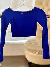 Load image into Gallery viewer, Thumbhole Long Sleeve Crop
