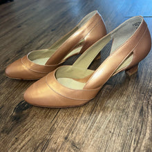 Load image into Gallery viewer, Capezio Ballroom Shoes: Adult 8M
